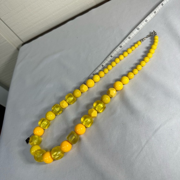 Funky yellow bead statement necklace - Picture 2 of 6